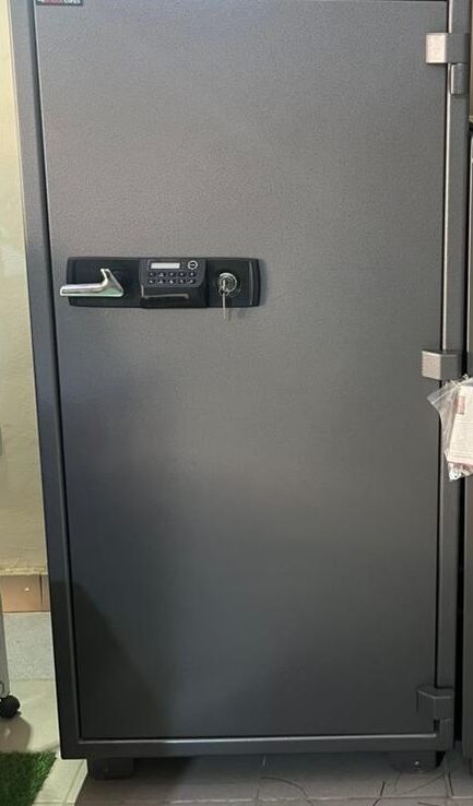 Eagle Safes Digital and key Lock